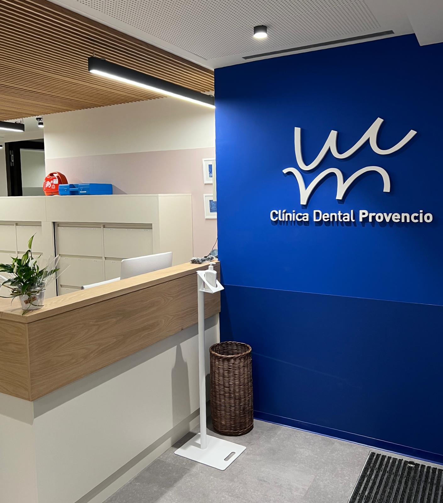 Recepción de Clínica Dental Provencio en Segovia